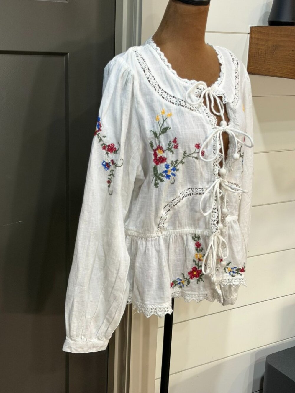 Jennifer & Grace Boho Embroidered Tie‑Front Top –100% Cotton  Sz L Excellent - Picture 12 of 13